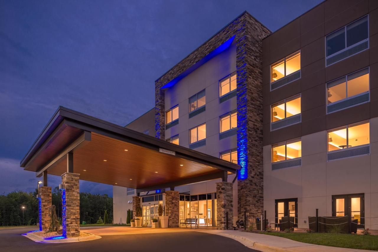 Holiday Inn Express & Suites Farmville By Ihg Esterno foto